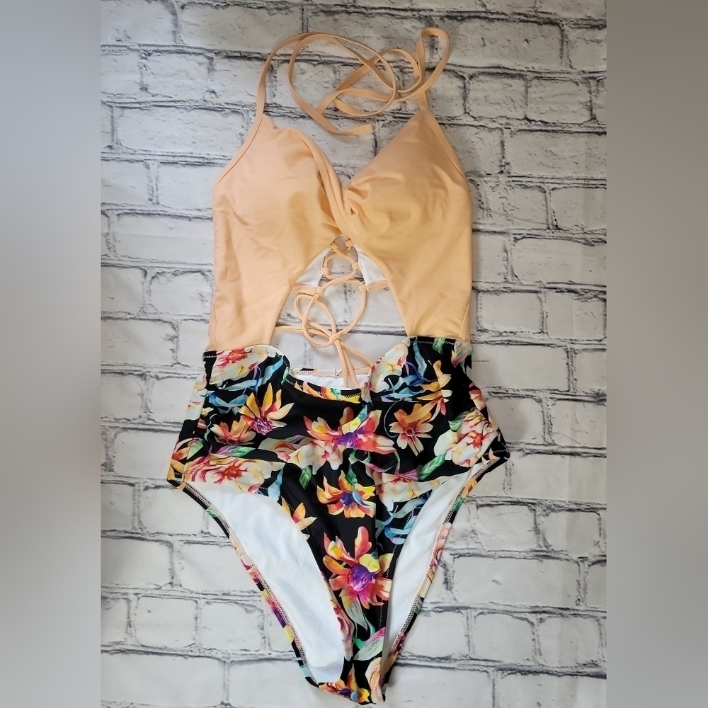 NWT large cupshe one piece swimsuit - Picture 3 of 4